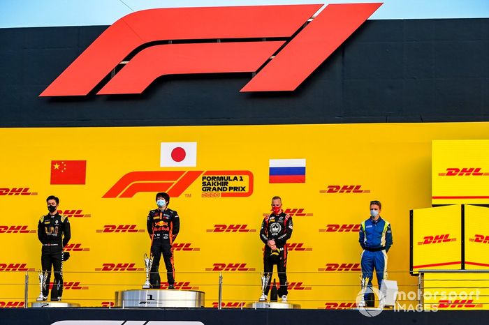 Podio: segundo lugar Guanyu Zhou, UNI-Virtuosi, ganador de la carrera Yuki Tsunoda, Carlin, tercer lugar Nikita Mazepin, Hitech Grand Prix