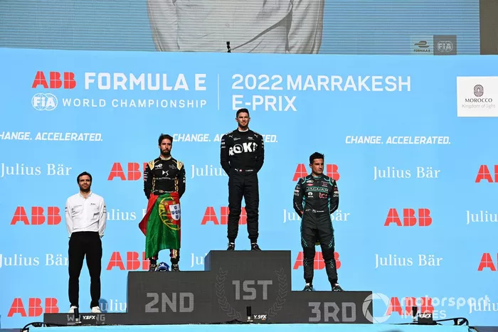 Podio: ganador de la carrera, Edoardo Mortara, Venturi Racing, Jerome d'Ambrosio, director del equipo ROKiT Venturi Racing, Antonio Felix da Costa, DS Techeetah, 2ª posición, Mitch Evans, Jaguar Racing, 3ª posición