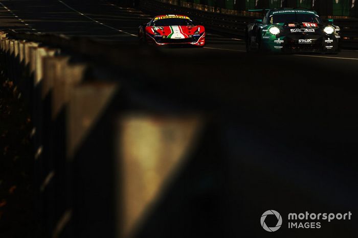 #99 Dempsey-Proton Racing Porsche 911 RSR: Vutthikorn Inthraphuvasak, Lucas Légeret, Hugo De Sadelee