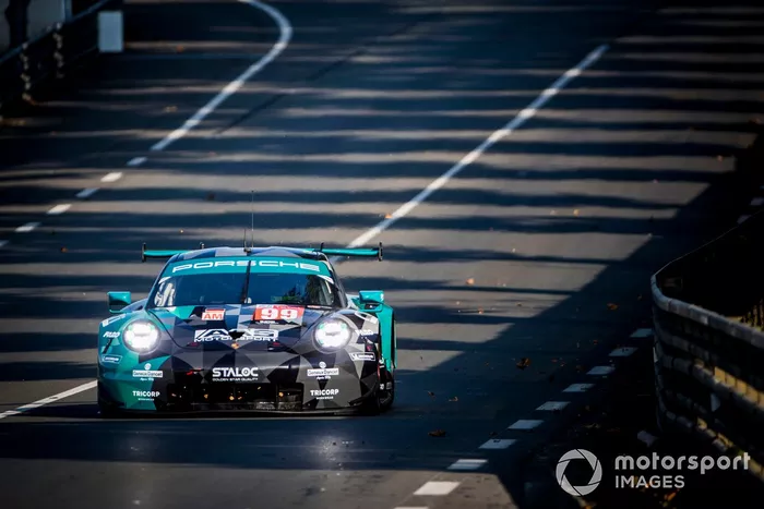#99 Dempsey-Proton Racing Porsche 911 RSR: Vutthikorn Inthraphuvasak, Lucas Legeret, Hugo De Sadelee