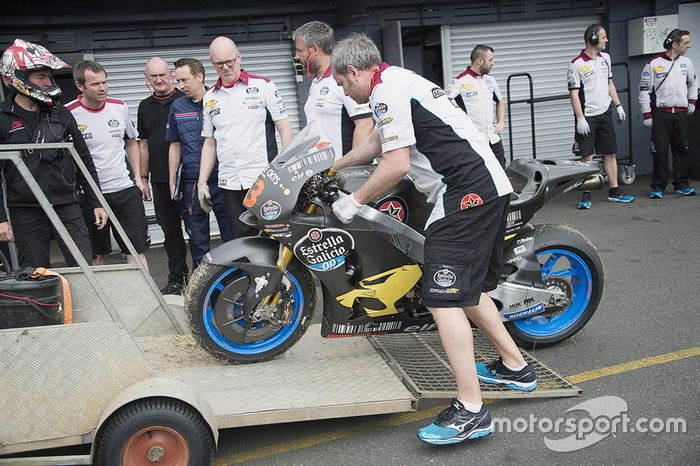 La moto de Tito Rabat, Marc VDS Racing Honda, después de un accidente