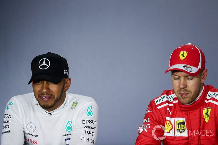 Lewis Hamilton, Mercedes-AMG F1 y Sebastian Vettel, Ferrari  en la conferencia de prensa