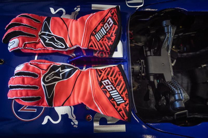 Марк Маркес тестирует машину Toro Rosso