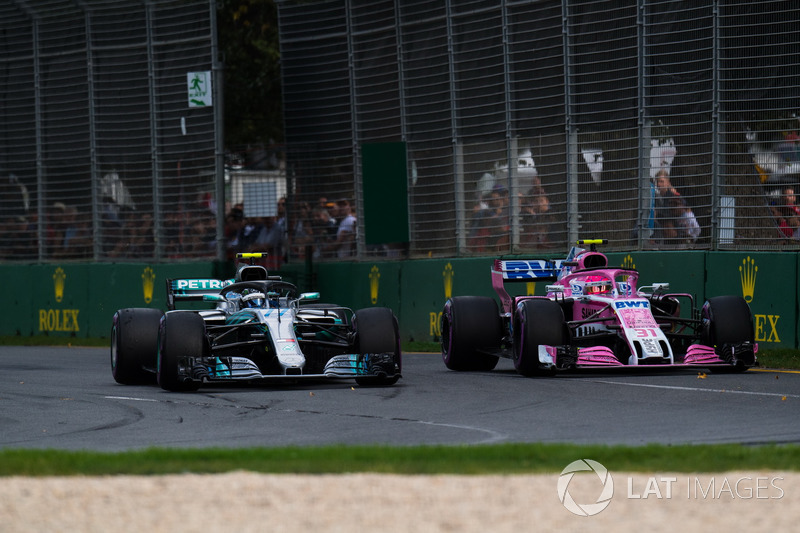 Valtteri Bottas, Mercedes-AMG F1 W09 EQ Power+ and Esteban Ocon, Force India VJM11 battle