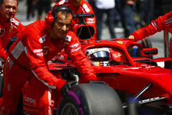 Sebastian Vettel, Ferrari SF71H, arriva in griglia