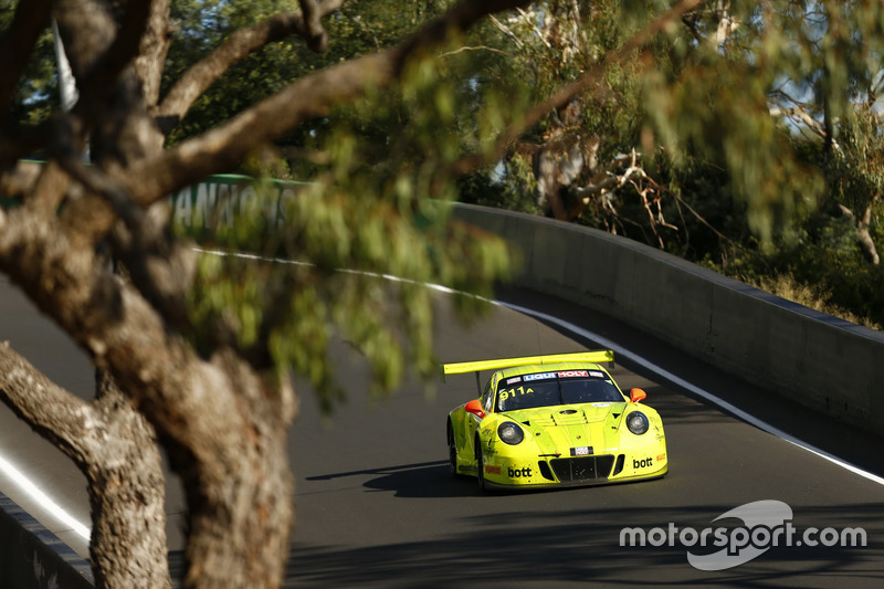 #911 Manthey Racing Porsche 911 GT3 R: Romain Dumas, Frédéric Makowiecki, Dirk Werner