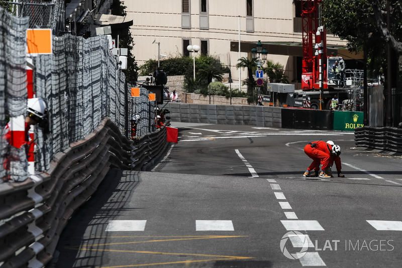 FP2 is red flagged by marshals due to a loose drain cover
