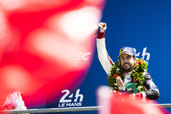 Race winner Fernando Alonso, Toyota Gazoo Racing