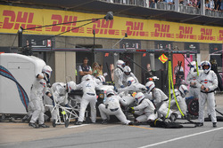 Sergey Sirotkin, Williams FW41 pit stop