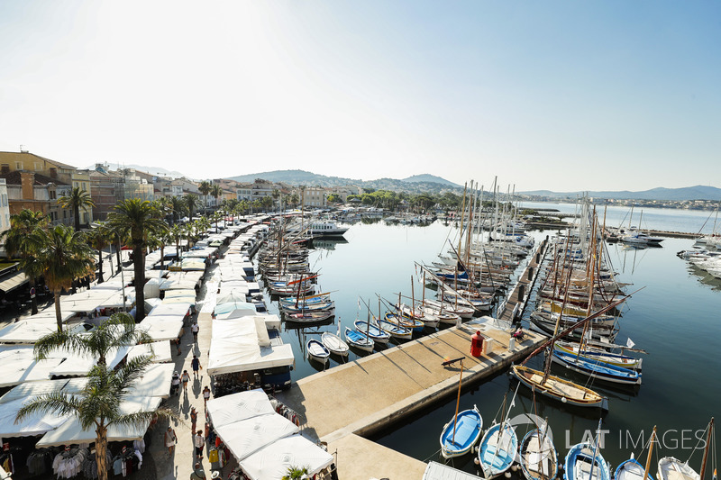 Il mercato e la marina a Sanary sur Mer