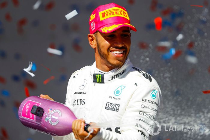 Podio: ganador de la carrera Lewis Hamilton, Mercedes AMG F1