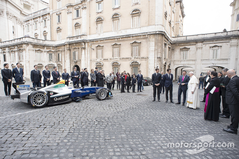 Le pape François et Alejandro Agag, PDG de la Formule E