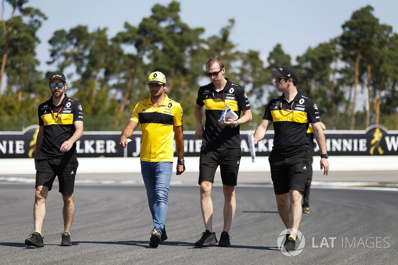 Carlos Sainz Jr., Renault Sport F1 Team, marche sur la piste