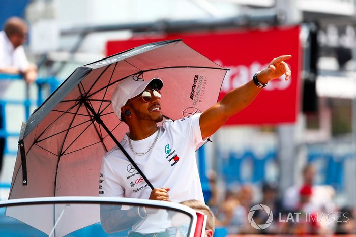 Lewis Hamilton, Mercedes AMG F1, en el drivers parade