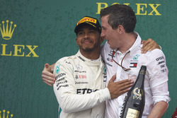 Podyum: Yarış galibi Lewis Hamilton, Mercedes AMG F1