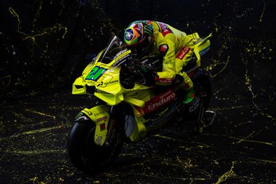 Fotogallery MotoGP | Nuovo look aggressivo per la Ducati VR46: accanto al giallo torna il nero