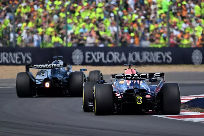 Max Verstappen, Red Bull Racing, George Russell, Mercedes