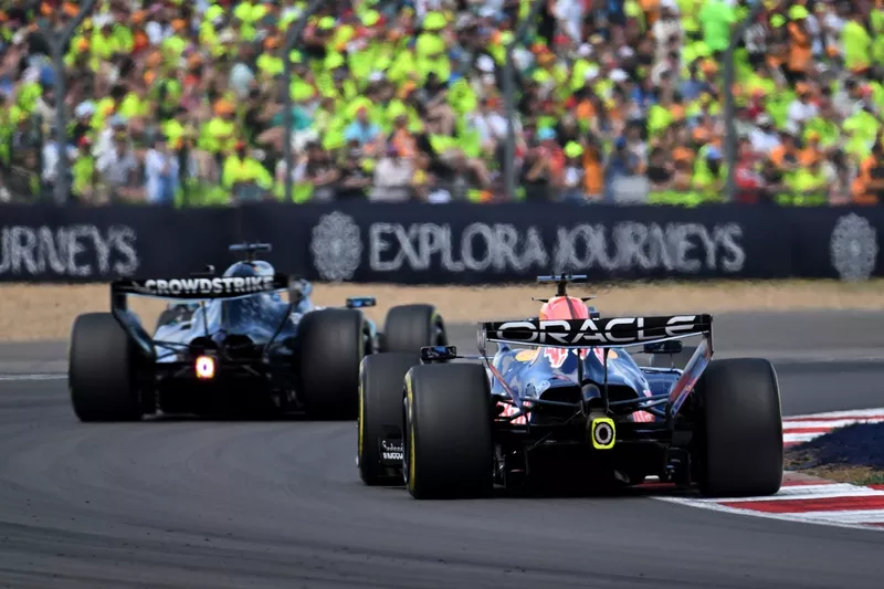 Max Verstappen, Red Bull Racing, George Russell, Mercedes