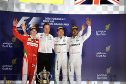 Podyum: 2. Kimi Raikkonen, Ferrari, Aldo Costa, Mercedes AMG F1 Engineering Director, 1. Nico Rosberg, Mercedes AMG F1, 3. Lewis Hamilton, Mercedes AMG F1
