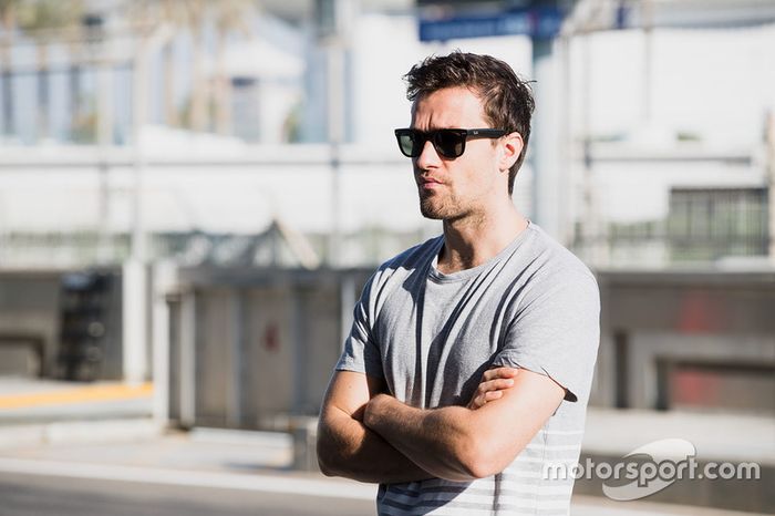  Jolyon Palmer watches his brother, Will Palmer, Arden International