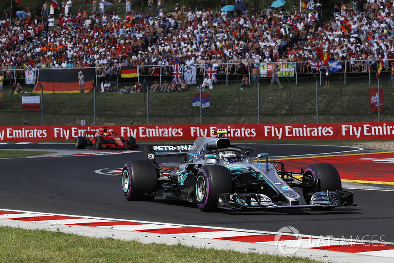 Toque no carro de Ricciardo rendeu punição a Valtteri Bottas, que terminou em quinto