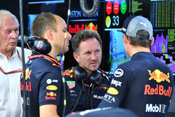 Gianpiero Lambiase, Red Bull Racing Race Engineer, Christian Horner, Red Bull Racing Team Principal and Max Verstappen, Red Bull Racing