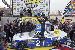 Race winner Johnny Sauter, GMS Racing, Chevrolet