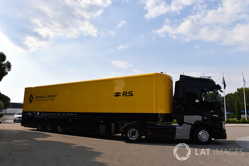 Renault Sport F1 Team truck