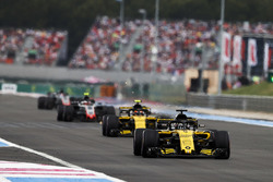 Nico Hulkenberg, Renault Sport F1 Team R.S. 18, Carlos Sainz Jr., Renault Sport F1 Team R.S. 18, Kevin Magnussen, Haas F1 Team VF-18