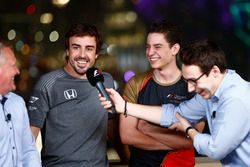 Cem Bolukbasi, Fernando Alonso, McLaren  in de E-Sports arena