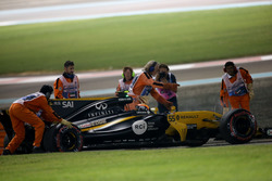 Carlos Sainz Jr., Renault F1 Team RS17, retires