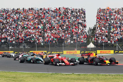 Max Verstappen, Red Bull Racing RB13, Sebastian Vettel, Ferrari SF70H