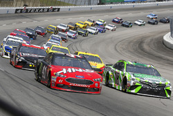 Kyle Busch, Joe Gibbs Racing, Toyota Camry Interstate Batteries restart