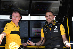 Alan Permane, Renault Sport F1 Team Race Engineer and Cyril Abiteboul, Renault Sport F1 Managing Director