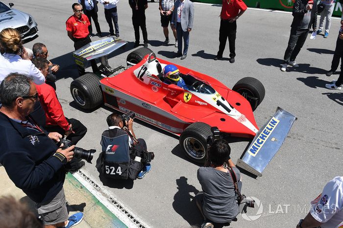 Jacques Villeneuve, pilota el Ferrari  312T  con el que su padre ganó el GP de Canadá 1978