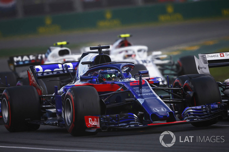 Brendon Hartley, Toro Rosso STR13 Honda, devant Charles Leclerc, Sauber C37 Ferrari, et Sergey Sirotkin, Williams FW41 Mercedes, au départ