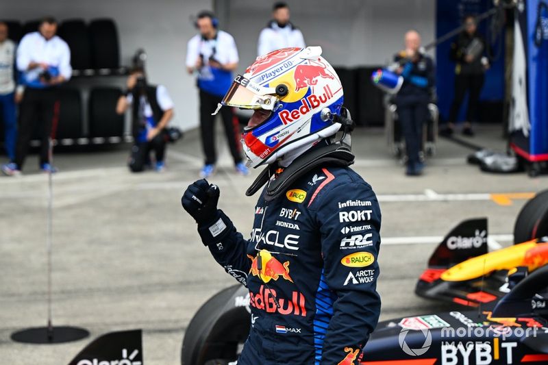 Max Verstappen, Red Bull Racing, celebra en Parc Ferme tras asegurar la pole position
