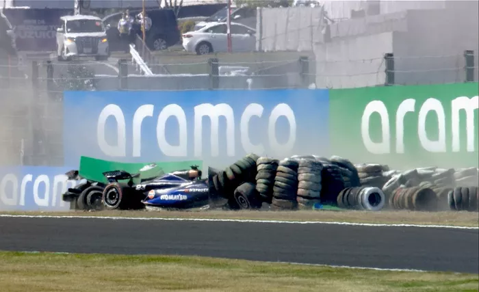Choque Alex Albon, Williams, Daniel Ricciardo, RB