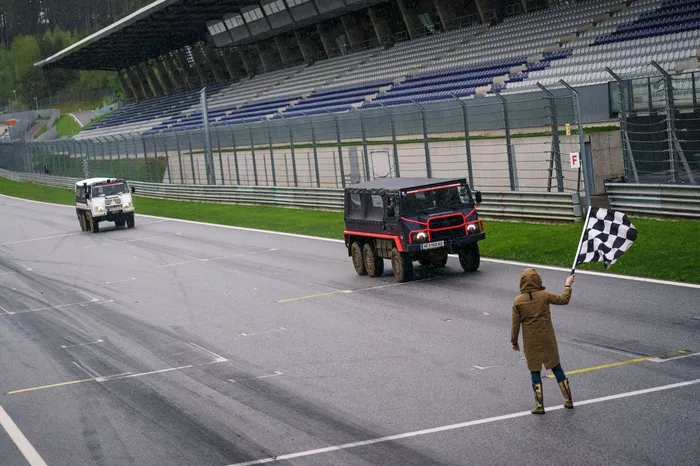 Max Verstappen, Sergio Perez, Red Bull Racing, Yuki Tsunoda y Pierre Gasly, AlphaTauri