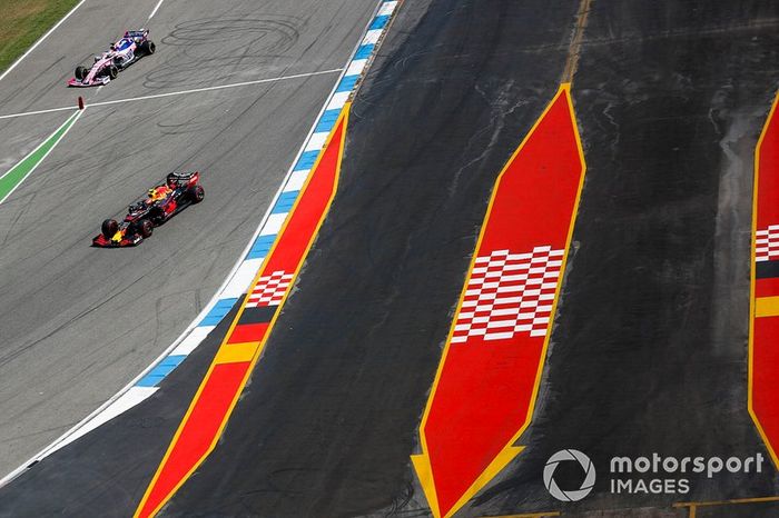 Pierre Gasly, Red Bull Racing RB15, Sergio Pérez, Racing Point RP19