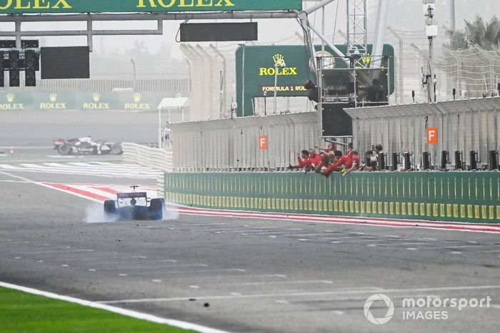 El campeón de F2 Mick Schumacher, Prema Racing cruza la línea de meta