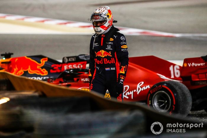 Max Verstappen, Red Bull Racing, se retira después de retirarse