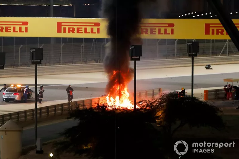 El monoplaza de Romain Grosjean, Haas VF-20 en llamas