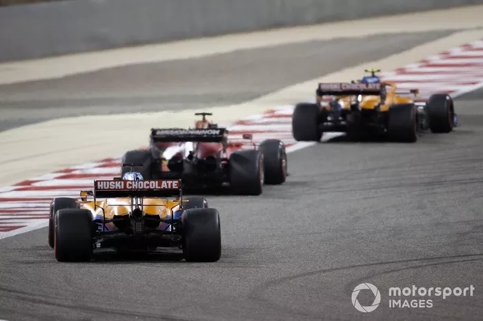 Lando Norris, McLaren MCL35M, Charles Leclerc, Ferrari SF21, Daniel Ricciardo, McLaren MCL35M