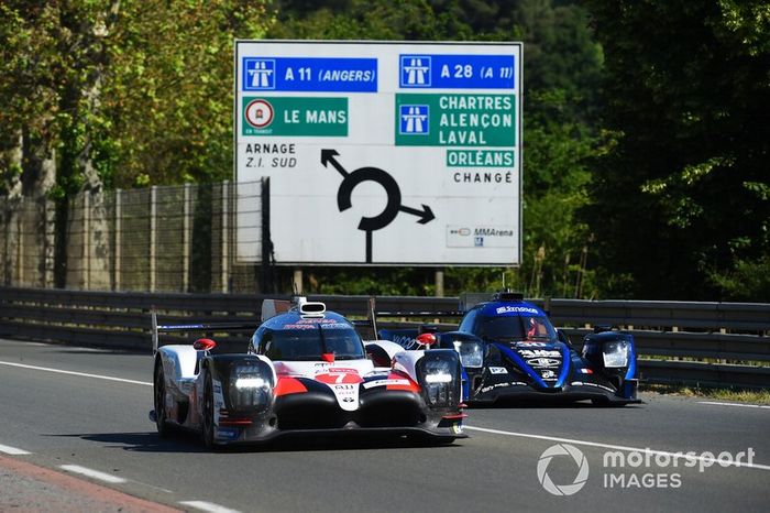 #7 Toyota Gazoo Racing Toyota TS050: Mike Conway, Kamui Kobayashi, Jose Maria Lopez, Brendon Hartley, Sébastien Buemi, #30 Duqueine Engineering Oreca 07 Gibson: Nicolas Jamin, Pierre Ragues, Romain Dumas