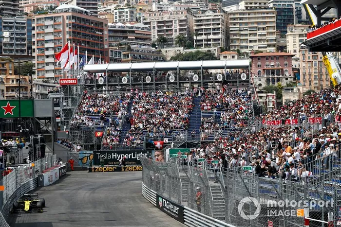 6: Daniel Ricciardo, Renault R.S.19, 1'11.218