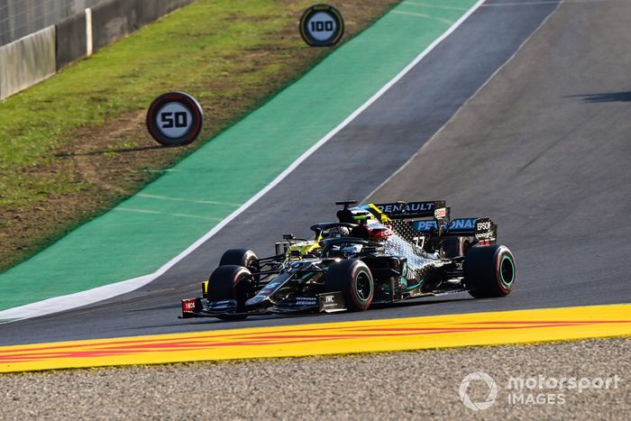 Valtteri Bottas, Mercedes F1 W11, Daniel Ricciardo, Renault F1 Team R.S.20