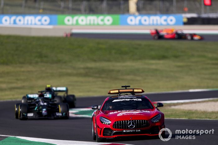 El Safety Car y Lewis Hamilton, Mercedes F1 W11, Valtteri Bottas, Mercedes F1 W11
