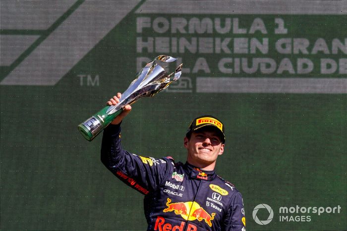 Podio: ganador Max Verstappen, Red Bull Racing