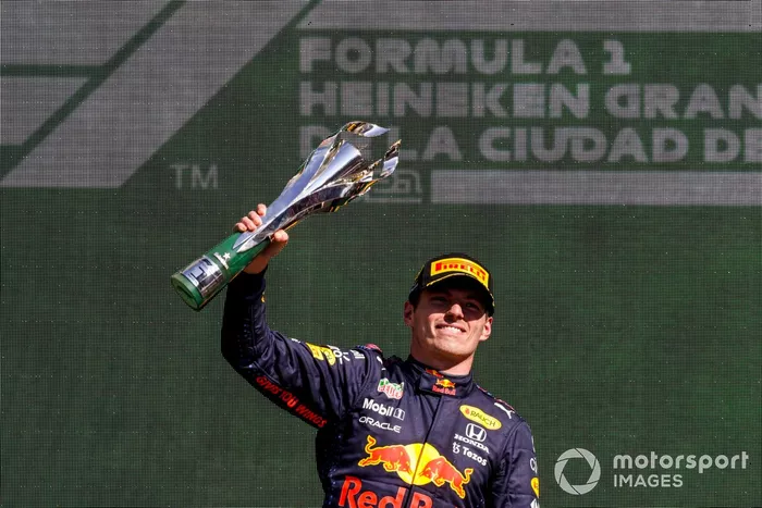 Podio: ganador Max Verstappen, Red Bull Racing